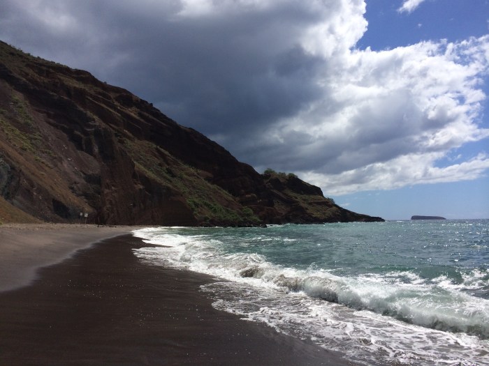 The black sand of Onueli Beach - only about 1/2 mile north of Big Beach, but a very different place.